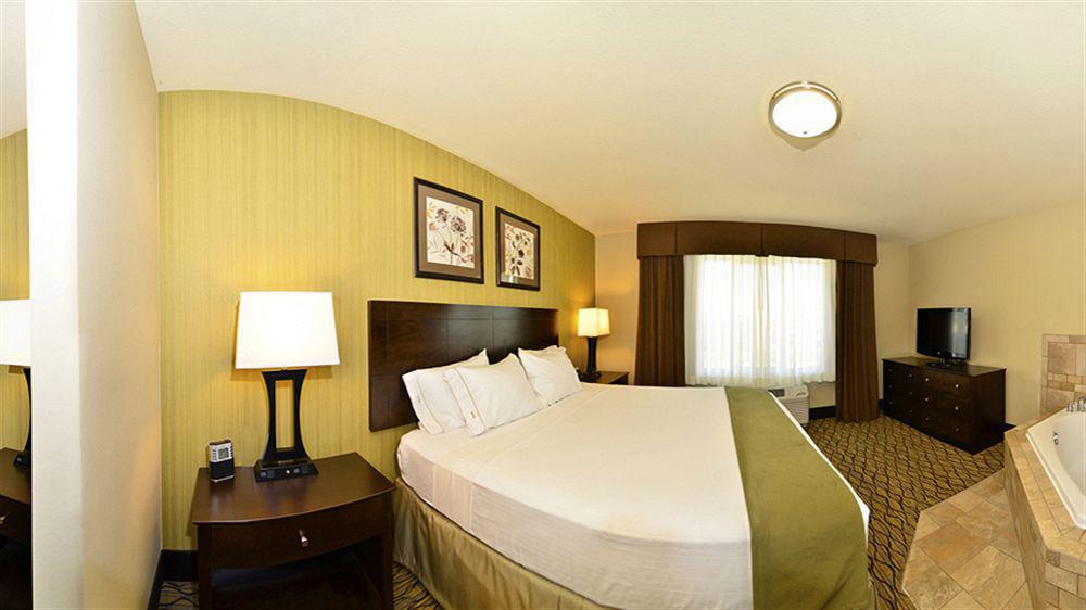 Holiday Inn Express & Suites - Williston By Ihg Bagian luar foto
