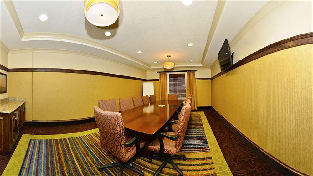 Holiday Inn Express & Suites - Williston By Ihg Bagian luar foto