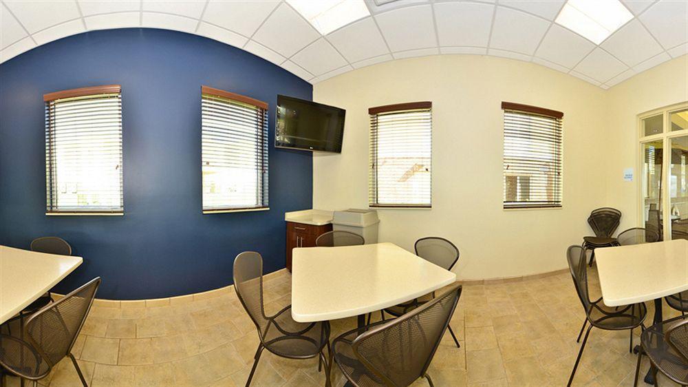 Holiday Inn Express & Suites - Williston By Ihg Bagian luar foto