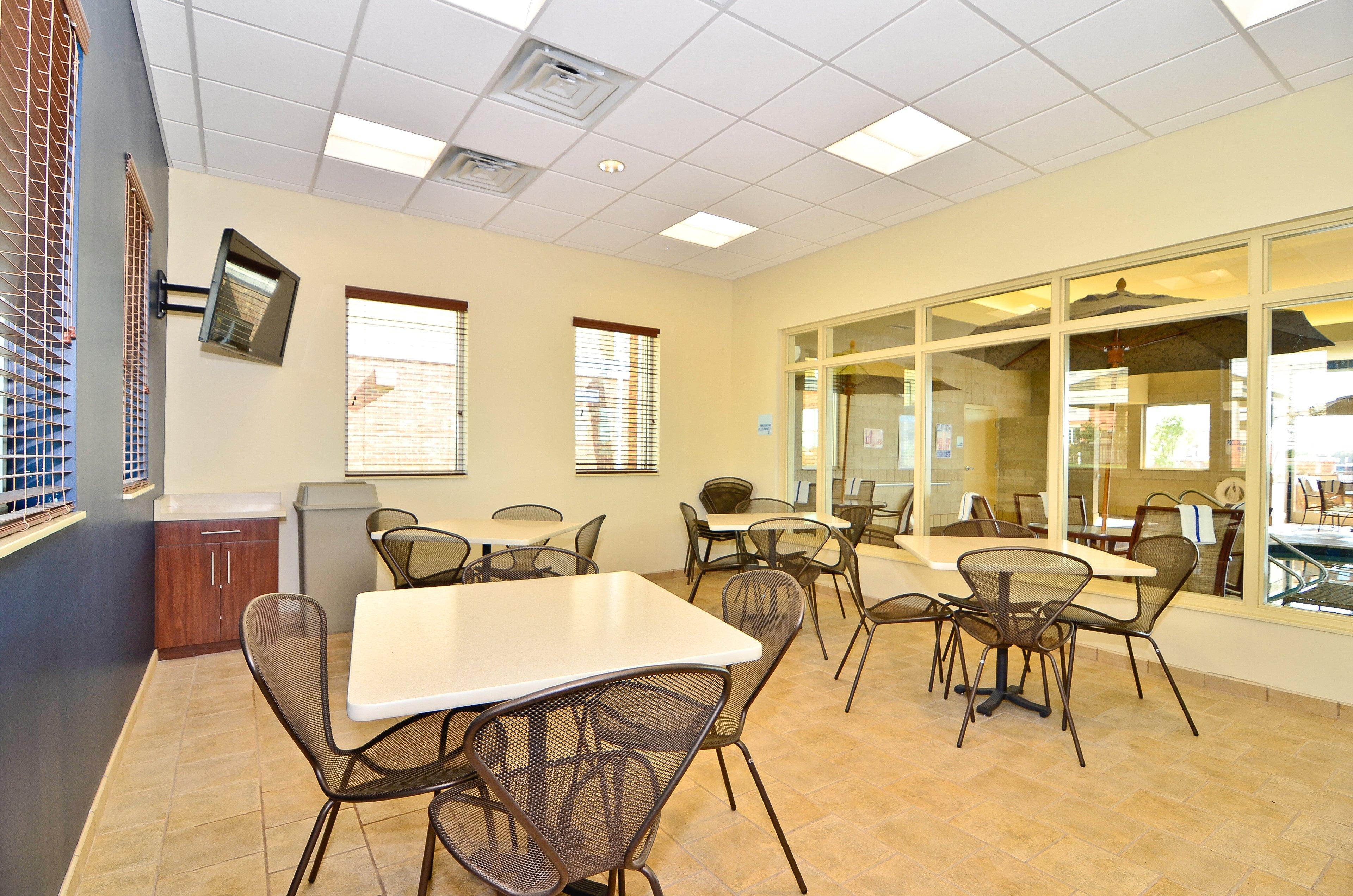 Holiday Inn Express & Suites - Williston By Ihg Bagian luar foto