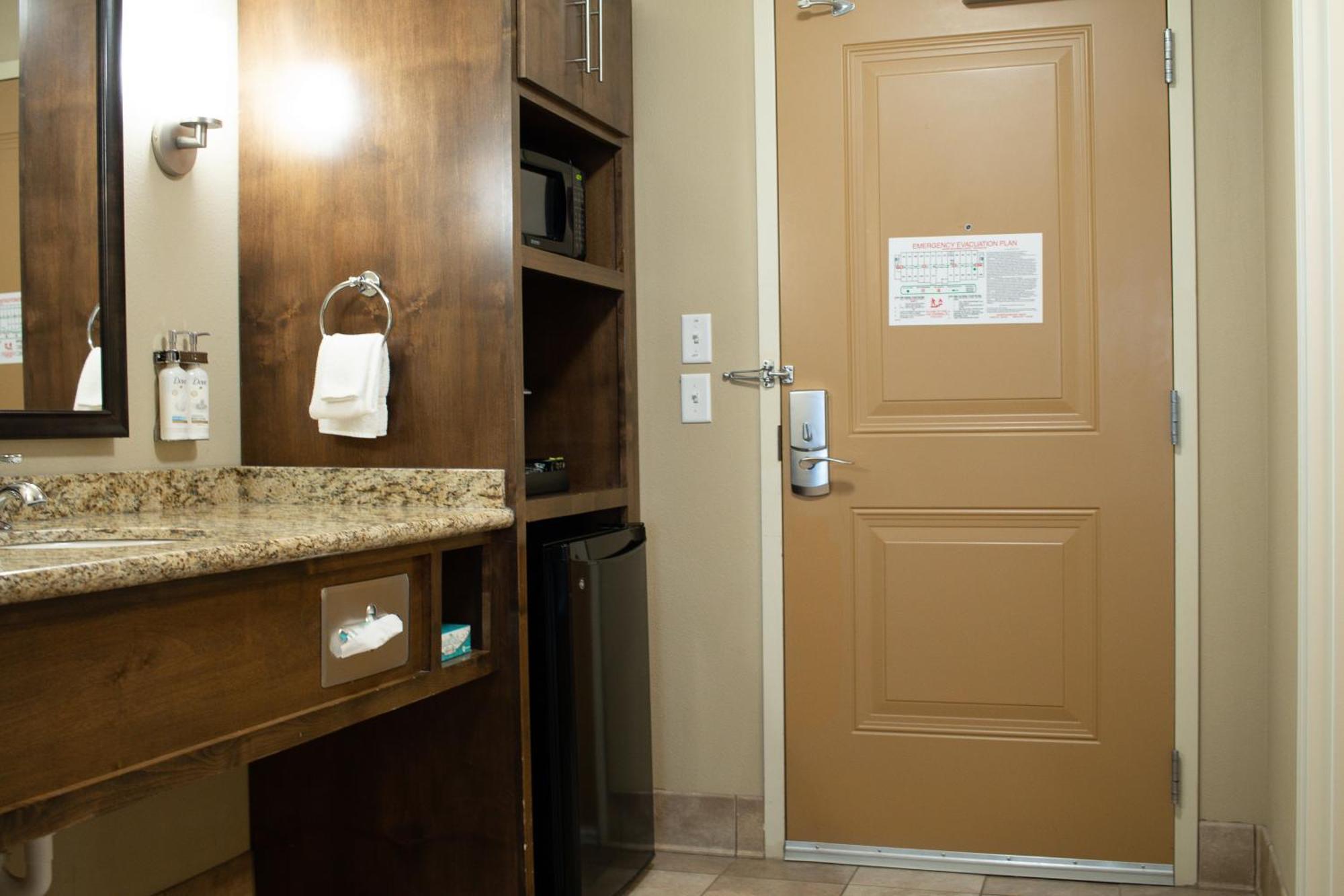 Holiday Inn Express & Suites - Williston By Ihg Bagian luar foto