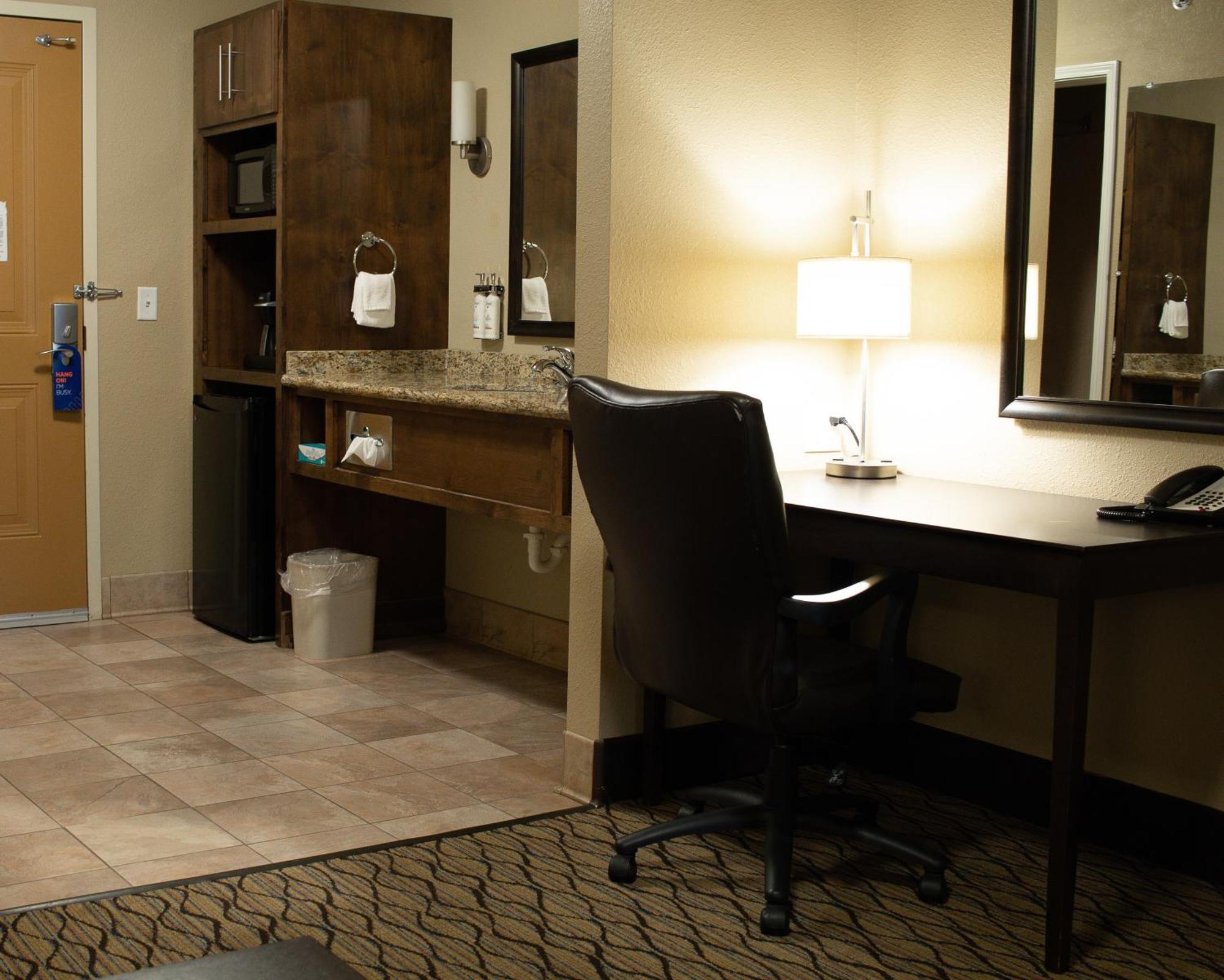 Holiday Inn Express & Suites - Williston By Ihg Bagian luar foto