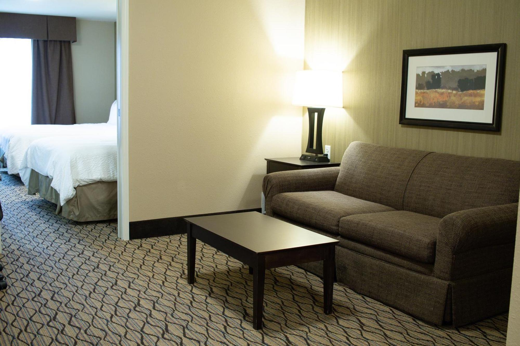 Holiday Inn Express & Suites - Williston By Ihg Bagian luar foto