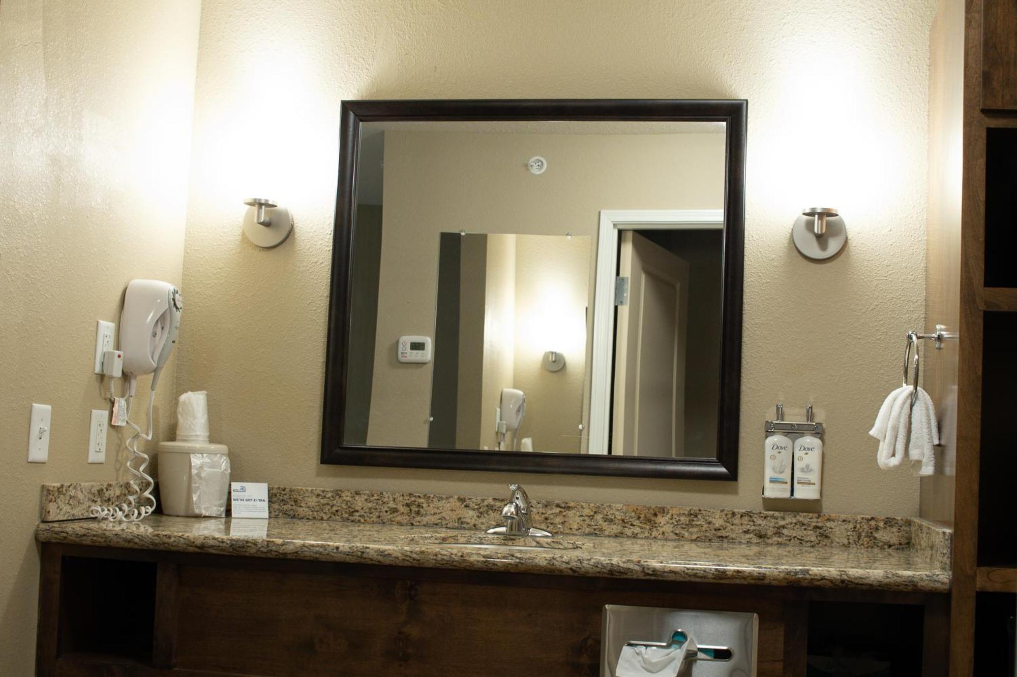 Holiday Inn Express & Suites - Williston By Ihg Bagian luar foto