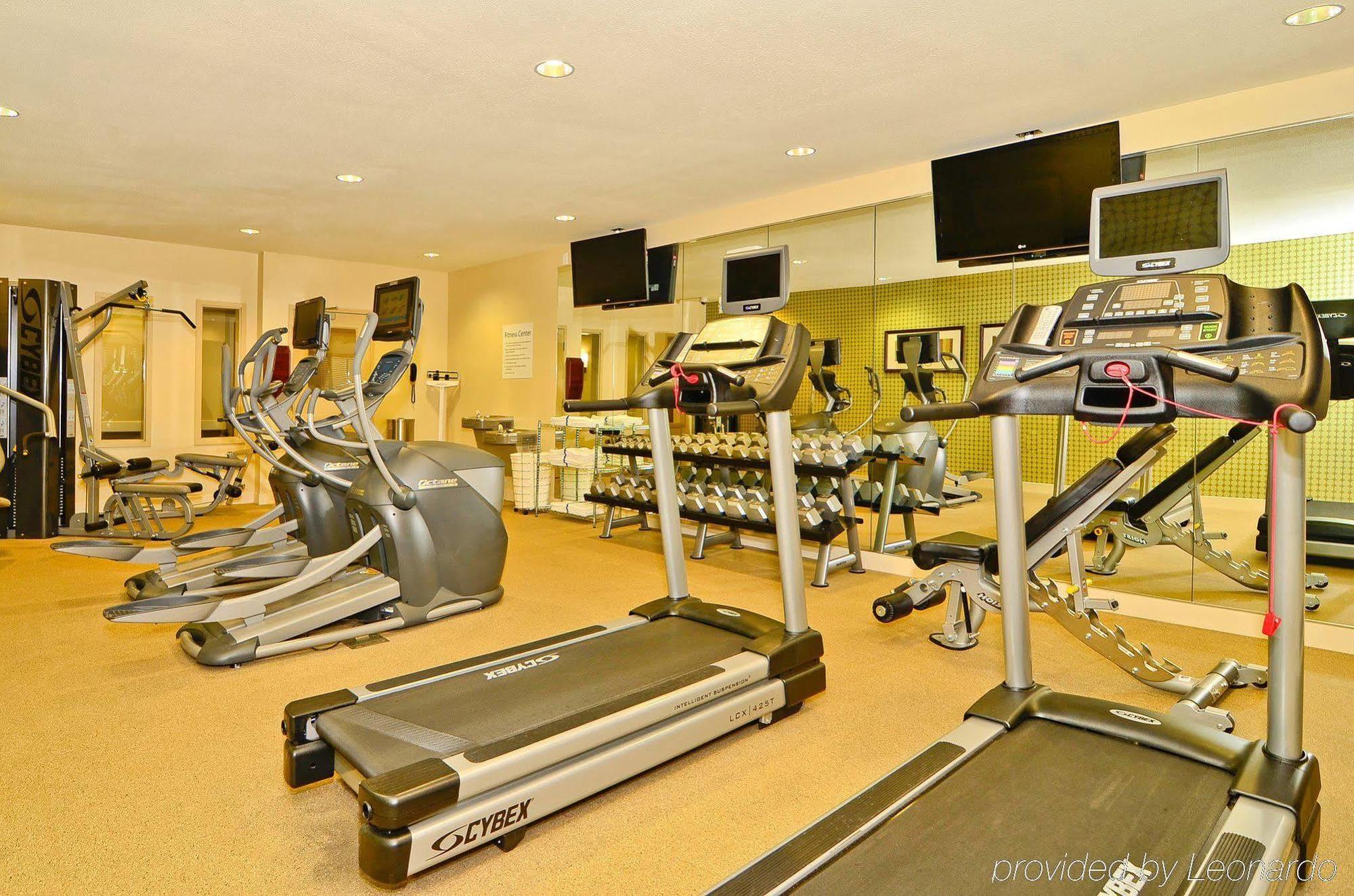 Holiday Inn Express & Suites - Williston By Ihg Bagian luar foto